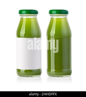 Saft in einer isolierten Glasflasche mit leerem Etikett und ohne Schneideweg Stockfoto