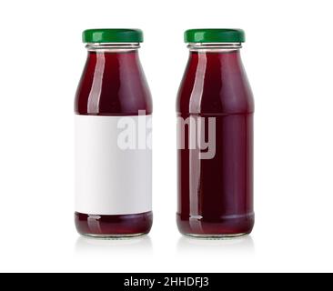 Saft in einer isolierten Glasflasche mit leerem Etikett und ohne Schneideweg Stockfoto