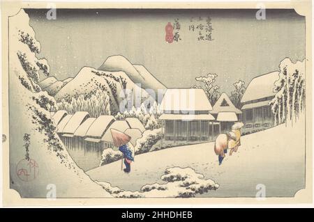 Abendschnee in Kanbara, aus der Serie '53 Stationen der T?kaid?' Ca. 1833–34 Utagawa Hiroshige Japanese am Abend bedeckt der Tiefschnee den Hang von Kanbara. Frische Flocken, die auf die Häuser, Bäume und Berge fallen, schaffen eine Ruhe, die nur durch das angedeutete Knirschen der Schritte der Reisenden im Schnee gebrochen wird. Diese Szene ist fast vollständig imaginär; es schneit selten im Gebiet von Kanbara, in der heutigen Präfektur Shizuoka. Evening Snow at Kanbara, aus der Serie '53 Stationen der T?kaid?'. Utagawa Hiroshige (Japanisch, Tokio (Edo) 1797–1858 Tokio (Edo)). Japan. Ca. 1833–3 Stockfoto