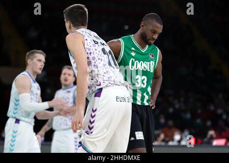 Sevilla, Spanien. 23rd Januar 2022. Vitto Brown (31) von Coosur Real Betis während des Liga-ACB-Spiels zwischen Coosur Real Betis und Surne Bilbao Basket im Sportzentrum San Pablo in Sevilla. (Foto: Mario Diaz Rasero Kredit: Gonzales Foto/Alamy Live News Stockfoto