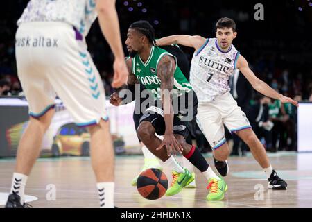 Sevilla, Spanien. 23rd Januar 2022. Shannon Evans (11) von Coosur Real Betis während des Liga-ACB-Spiels zwischen Coosur Real Betis und Surne Bilbao Basket im Sportzentrum San Pablo in Sevilla. (Foto: Mario Diaz Rasero Kredit: Gonzales Foto/Alamy Live News Stockfoto