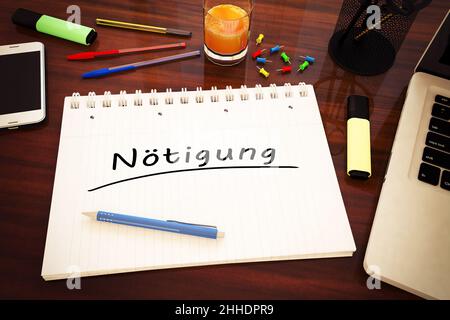 Noetigen - deutsch Wort für Zwang oder Zwang - handgeschriebener Text in einem Notizbuch auf einem Schreibtisch - 3D Darstellung. Stockfoto