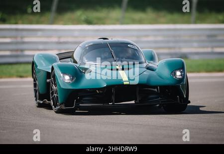 Der Aston Martin Valkyrie auf der Rennstrecke Silverstone Stockfoto