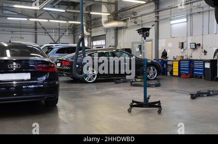 Minsk, Weißrussland - 05. Jan 2022: Inneneinrichtung des offiziellen Händler-Servicezentrums für Audi Autos Stockfoto
