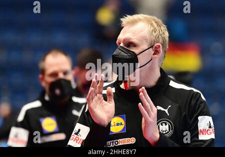 Bratislava, Slowakei. 23rd Januar 2022. Handball: Europameisterschaft, Deutschland - Schweden, Hauptrunde, Gruppe 2, Matchday 3. Der Deutsche Patrick Wiencek nach dem Spiel. Am 24. Januar 2022 hatte der DHB zwei weitere positive Corona-Fälle bekannt gegeben, darunter Wiencek. Quelle: Marijan Murat/dpa/Alamy Live News Stockfoto