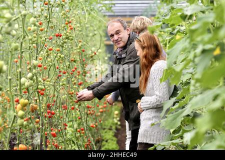 Ed Davey, Vorsitzender der Liberaldemokraten, besucht am 11th. September 2020 die Longtons Farm, eine Bio-Farm in Crickhowell, Powys South Wales. Stockfoto