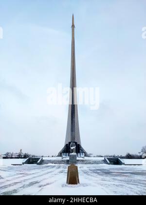 20. Dezember 2021. Moskau. Russland: Denkmal für die Eroberer des Weltraums in Moskau. Denkmal der Kosmonauten in der russischen Hauptstadt am Wintertag Stockfoto