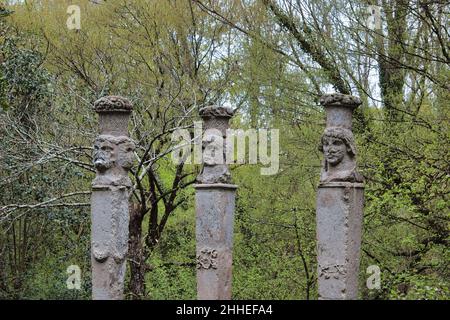 Alte Skulpturen im Park der Monster in Bomarzo Stockfoto