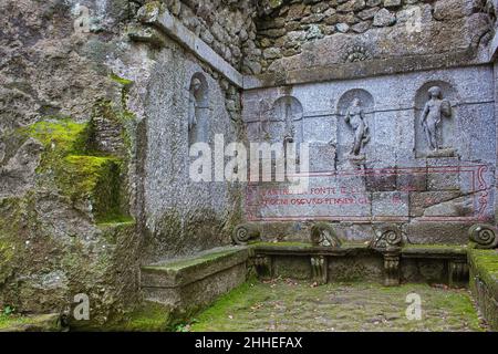 Alte Skulpturen im Park der Monster in Bomarzo Stockfoto