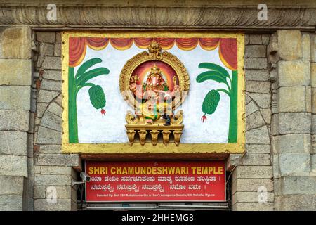 10 29 2009 Sree Ganesh befindet sich am Eingang des historischen Sri Chamundeshwari Tempels Mysore, Karnataka Indi Stockfoto