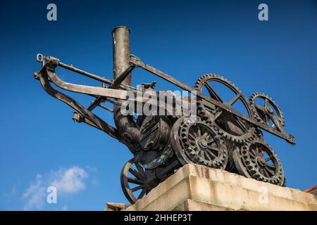 Großbritannien, Wales, Merthyr Tydfil, High Street, Modell der ursprünglichen Dampflokomotive von Trevehigh auf dem Testgelände der Straßenbahn Stockfoto