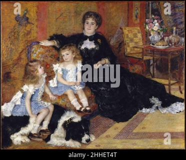 Madame Georges Charpentier (Marguérite-Louise Lemonnier, 1848–1904) und ihre Kinder, Georgette-Berthe (1872–1945) und Paul-Émile-Charles (1875–1895) 1878 Auguste Renoir Französisch in diesem Auftragsporträt brachte Renoir, wie Marcel Proust bemerkte, "die Poesie eines eleganten Hauses und die schönen Kleider unserer Zeit zum Ausdruck." Im Wohnzimmer ihres Pariser Stadthauses im japanischen Stil – die Einrichtung und das schicke Kleid zeugen von ihrem stilvollen Geschmack – sitzt Marguerite Charpentier neben ihrem Sohn Paul. Im Alter von drei Jahren sind seine Schlösser noch ungeschnitten, und entsprechend der aktuellen Mode ist er identisch gekleidet Stockfoto