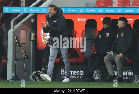 firo : 01/22/2022 Fuvuball , Fußball, 1st Bundesliga, Saison 2021/2022, Bayer Leverkusen - FC Augsburg , FCA Gesture , Trainer Markus Weinzierl Stockfoto