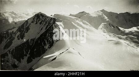 Standpunkt Monte Voz, Blick gegen die Adamellogruppe, mit Punta Taviela und Punta San Mattéo (= Fortsetzung nach rechts zu Stockfoto