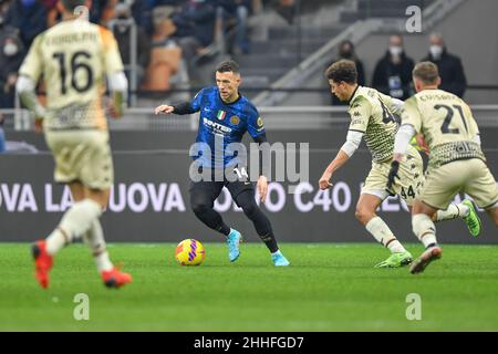 Mailand, Italien. 22nd, Januar 2022. Ivan Perisic (14) von Inter sah in der Serie Ein Spiel zwischen Inter und Venezia bei Giuseppe Meazza in Mailand. (Bildnachweis: Gonzales Photo - Tommaso Fimiano). Stockfoto