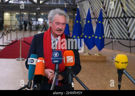 Der luxemburgische Außenminister Jean Asselborn kommt zu einem Europäischen Rat für Auswärtige Angelegenheiten nach Brüssel, Belgien. 24th Januar 2022. Kredit: ALEXANDROS MICHAILIDIS/Alamy Live Nachrichten Stockfoto