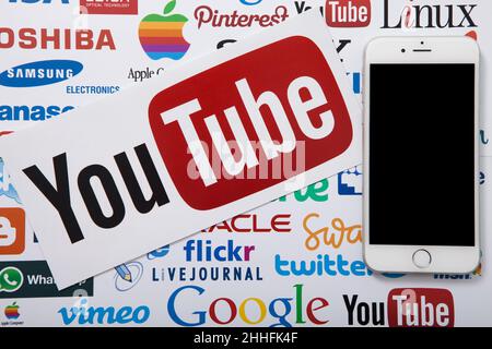 KIEW, UKRAINE - 10. MÄRZ 2017. YouTube-Logo auf Papier gedruckt. YouTube ist eine Video-Sharing-Website. Der Service wurde von drei ehemaligen PayPal erstellt Stockfoto