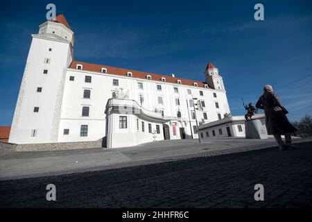 Bratislava, Slowakei. 19th Januar 2022. Die Burg von Bratislava, Sitz des Historischen Museums. Quelle: Marijan Murat/dpa/Alamy Live News Stockfoto