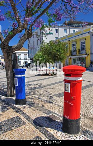 Bunte Briefkästen in Praca de Francisco Gomes, Altstadt, Faro, Algarve Region, Portugal Stockfoto