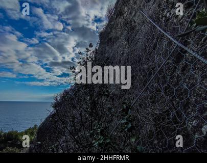Acier Iron Metallic-Netz für Steinabsturzschutz Stockfoto