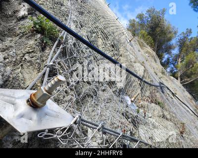 Acier Iron Metallic-Netz für Steinabsturzschutz Stockfoto