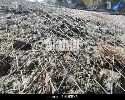 Acier Iron Metallic-Netz für Steinabsturzschutz Stockfoto