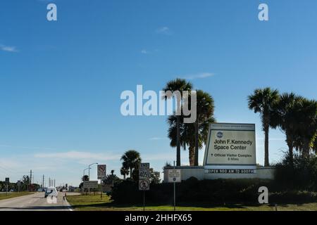 Cape Canaveral, Florida, Vereinigte Staaten von Amerika - DEZEMBER 2018: Schild zum Kennedy Space Center Visitor Complex in Cape Canaveral, Florida, USA. Stockfoto