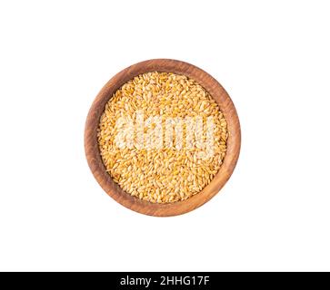 goldene Samen von Flachs auf weißem Hintergrund. Draufsicht. Leinsamen in einer Schale isoliert auf weißem Hintergrund. Flachs-Seeds mit Kopierraum für Text. Stockfoto
