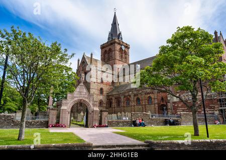 Great war Memorial Gateway und St Magnus Cathedral in Kirkwall auf dem Festland von Orkney in Schottland Stockfoto