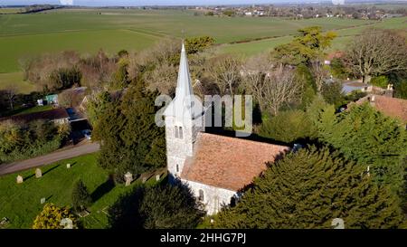 Arialansicht der Kirche der Jungfrau Maria, Ripple, Kent Stockfoto