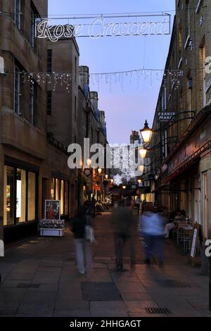 Weihnachtsbeleuchtung im Rose Crescent, St Marys Street, Cambridge City, Cambridgeshire, England, VEREINIGTES KÖNIGREICH Stockfoto