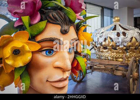 Mardi Gras World, Blaine Kern's Touristenattraktion und Arbeitslager, in dem Mardi Gras Parade-Wagen in New Orleans, Louisiana, USA, gemacht werden. Stockfoto