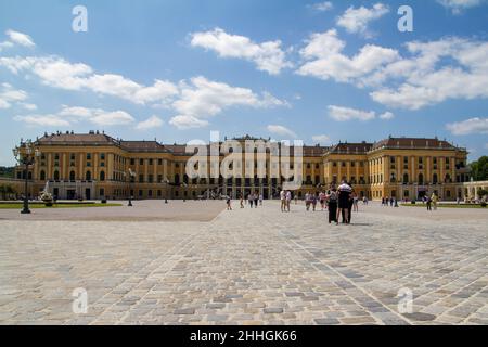 Wien, Österreich, 22. Juli 2021.das Schloss Schönbrunn im Rokoko-Stil gehört seit 1996 zum UNESCO-Weltkulturerbe. Stockfoto