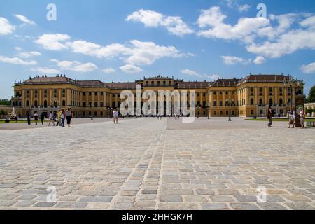 Wien, Österreich, 22. Juli 2021.das Schloss Schönbrunn im Rokoko-Stil gehört seit 1996 zum UNESCO-Weltkulturerbe. Stockfoto