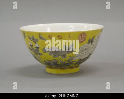 Bowl China. Schüssel. China. Porzellan in Überglasur Emaille und vergoldet lackiert. Qing-Dynastie (1644–1911), Guangxu-Zeit (1875–1908). Keramik Stockfoto