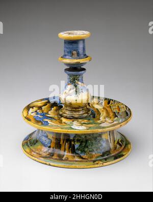 Candlestick (Candeliere) 1535 Workshop von Guido Durantino Italienisch. Kerzenleuchter. Werkstatt von Guido Durantino (italienisch, Urbino, aktiv 1516–ca. L 1576, S. Italienisch, Urbino. 1535. Maiolica (Zinnglasierte Steinwaren). Keramik-Keramik Stockfoto