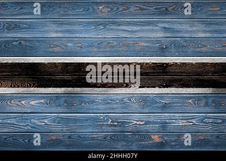 Die Nationalflagge Botswanas ist auf ein Lager aus sogar mit einem Nagel genagelten Brettern gemalt. Das Symbol des Landes. Stockfoto
