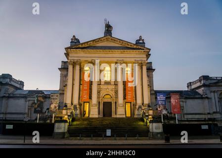 Haupteingang der Tate Britain, einem großen Kunstmuseum auf Millbank mit historischer britischer Kunst, in der City of Westminster, London, England, Großbritannien Stockfoto