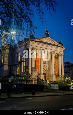 Haupteingang der Tate Britain, einem großen Kunstmuseum auf Millbank mit historischer britischer Kunst, in der City of Westminster, London, England, Großbritannien Stockfoto