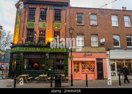 Exmouth Market, eine trendige, halbFußgängerstraße mit unabhängigen Geschäften in Clerkenwell im Londoner Stadtteil Islington, EC1, London, Engl Stockfoto