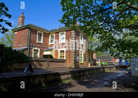 Der ehemalige Bahnhof in Rayne in Essex. Jetzt ein Café auf einem Fuß-und Radweg bekannt als die Flitch Way. Stockfoto