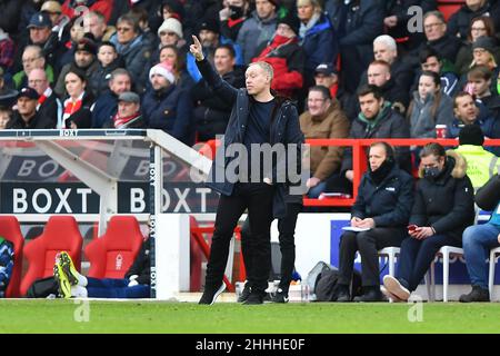 NOTTINGHAM, GROSSBRITANNIEN. JAN 22nd Steve Cooper, Cheftrainer von Nottingham Forest, Gesten während des Sky Bet Championship-Spiels zwischen Nottingham Forest und Derby County am City Ground, Nottingham, am Samstag, 22nd. Januar 2022. (Kredit: Jon Hobley | MI News) Kredit: MI Nachrichten & Sport /Alamy Live News Stockfoto