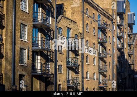 Umgebaute Lagerhäuser von St. Saviour's Dock, Southwark, Bermondsey, London, England, VEREINIGTES KÖNIGREICH Stockfoto