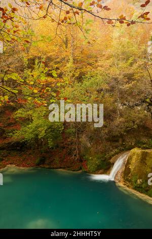 Nacedero del rio Urederra (Sierra de Urbasa-Andia) Navarra Stockfoto