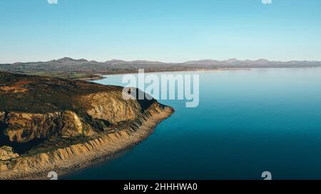 Luftaufnahme der Landzunge von Llanbedrog und der Cardigan Bay, Llŷn Peninsula, Wales Stockfoto