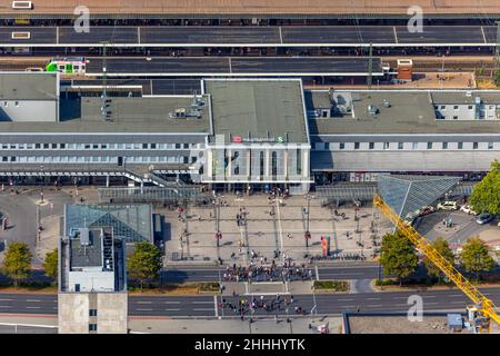 Luftaufnahme, Hauptbahnhof, Vorplatz, Bahnsteige, S-Bahn-Station, ZOB, Bahnhofshalle, Taxistand, Dortmund, Nordrhein-Westfalen, Deutschland, Luftaufnahmen Stockfoto