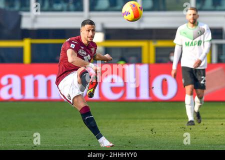 Turin, Italien. 23rd Januar 2022. Rolando Mandragora (38) aus Turin gesehen während der Serie A Spiel zwischen Turin und Sassuolo im Stadio Olimpico in Turin. (Foto: Gonzales Photo/Alamy Live News Stockfoto