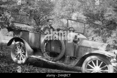 Der Andover Motor Mordfall. Der Taxifahrer Sidney George Spicer wurde am 24th. April 1920 von Percy Topliss auf Thruxton Down angeschossen und getötet. Bild zeigt; das Auto des Mordopfers, das auf der tödlichen Fahrt herausgenommen wurde. 27th. April 1920. Stockfoto