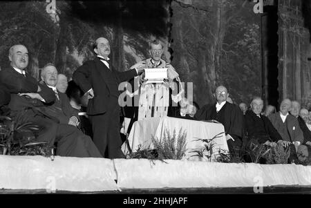 Sir James Barrie, Schöpfer von Peter Pan, erhält die Freiheit von Dumfries.13th. Dezember 1924. DM13566 B. Stockfoto