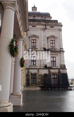 Mafra Palace-Kloster, einer der größten königlichen Paläste, erbaut im 18th. Jahrhundert im Barock und neoklassischen Stil, Nordseite außen, Mafra, Portugal Stockfoto